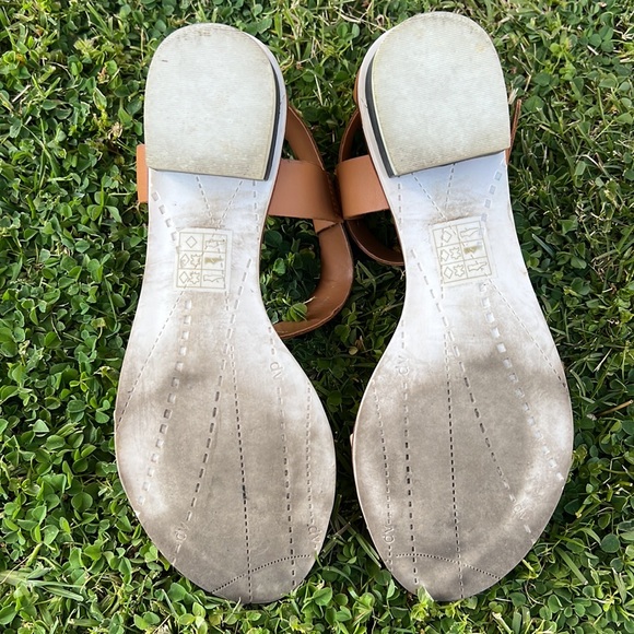 DOLCE VITA Two-Toned White Brown Leather Sandals - US 7 - Picture 9 of 15